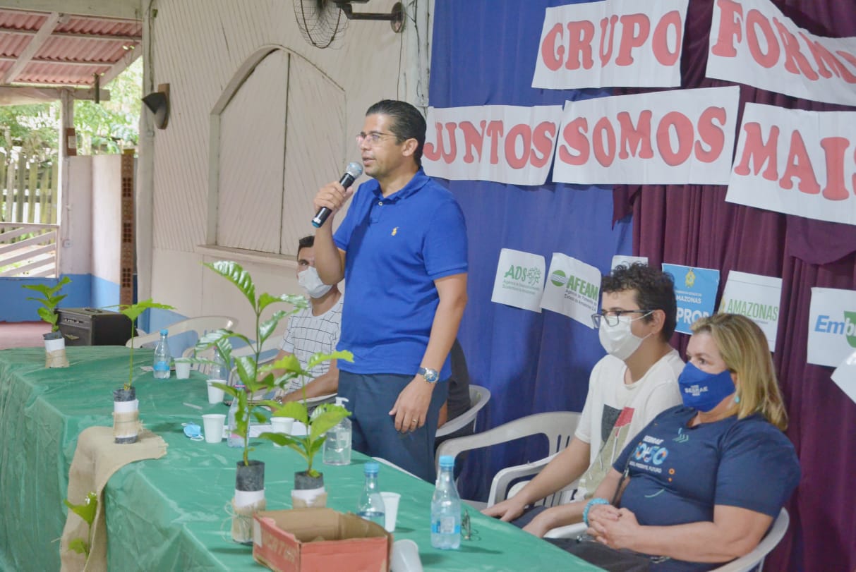 04 Dep. João Luiz ‘Estamos trabalhando para tirar as famílias do carvão e colocar para plantar café diz deputado João Luiz