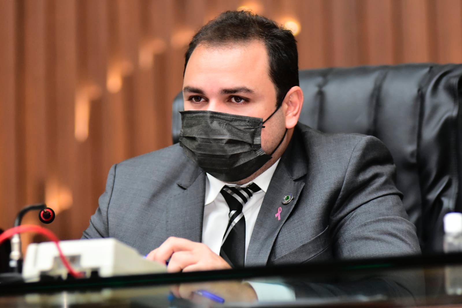 09 Dep. Roberto Cidade apresenta PL que cria mecanismos de segurança a motoristas de aplicativo de transporte