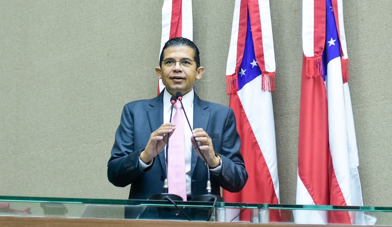 13 Dep. Joao Luiz destaca trabalhos realizados pela Seinfra na sinalizacao da Ponte Phelippe Daou e1634667301805