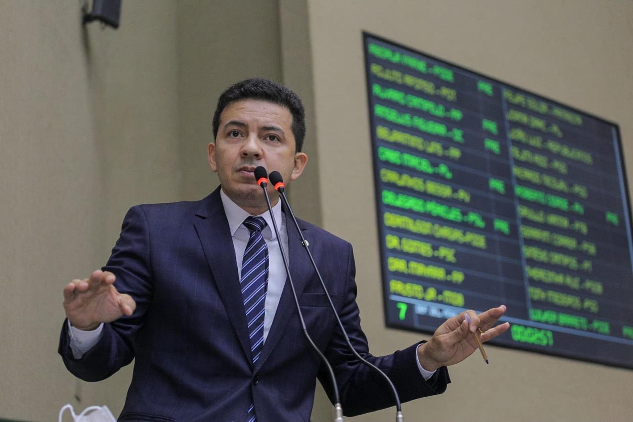 14 Dep. Delegado Péricles assume luta contra redução de dias entre publicação de edital e concurso