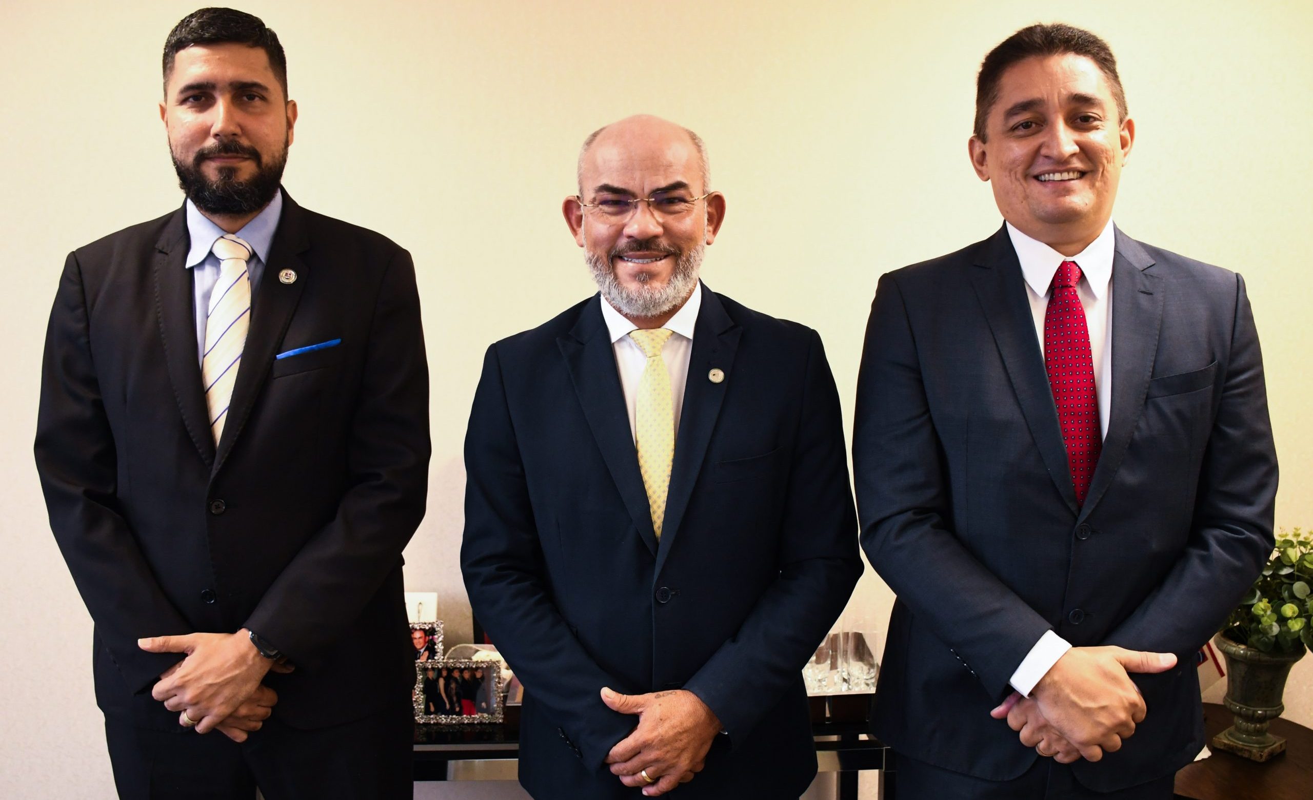04 Dep. Cabo Maciel se reúne com liderança do Sindicato dos delegados para tratar de vários pleitos scaled e1638297526130