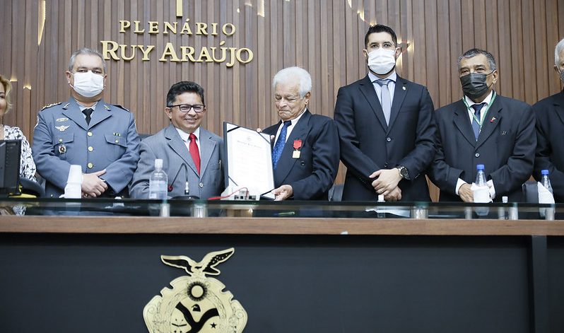 05 Coronel Francisco Orleilson recebe Medalha Ruy Araújo na Assembleia nesta segunda feira 22 e1637604277207