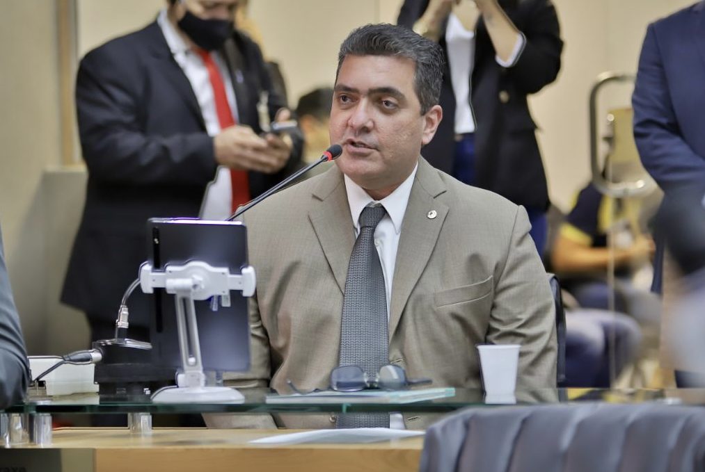 02 Dep. Abdala Fraxe Projeto de lei do deputado Abdala Fraxe que preve a participacao de artistas locais em todos os eventos da SEC e aprovado na Assembleia e1638446695446