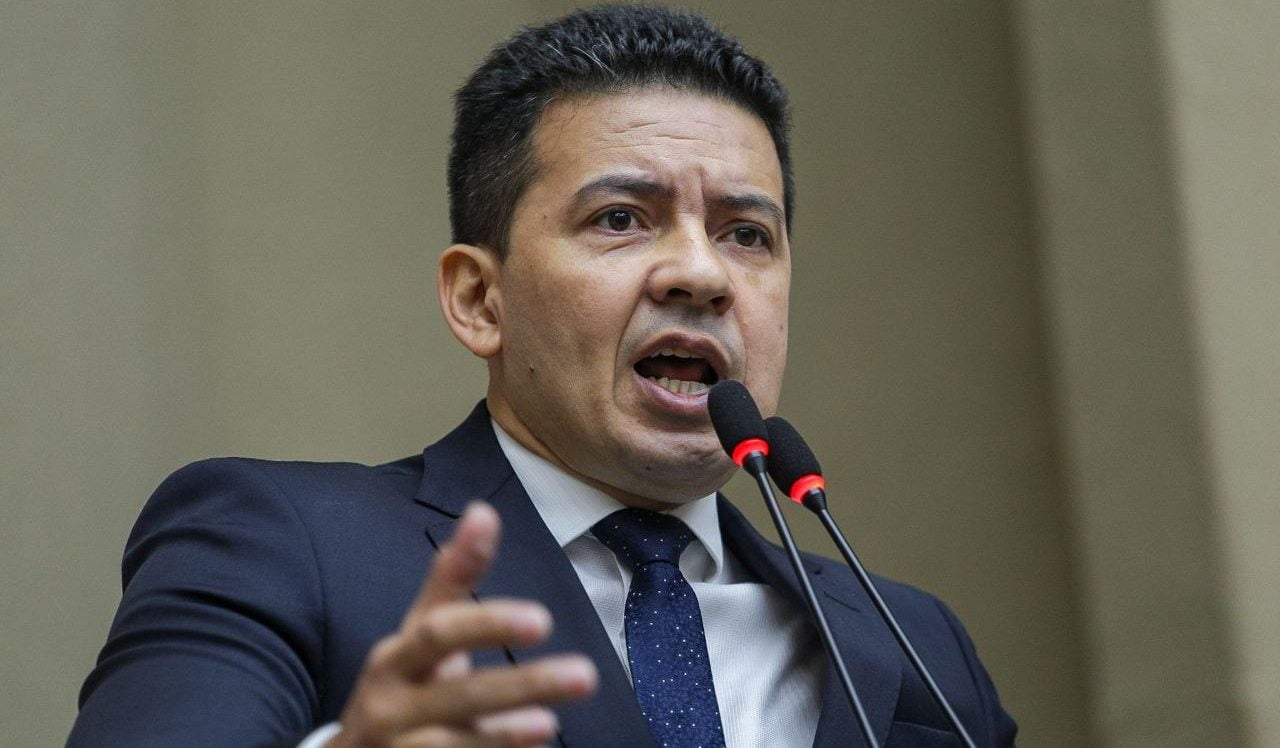 02 Dep. Delegado Péricles reforça obrigatoriedade de resposta de órgãos à Aleam e1638965607358