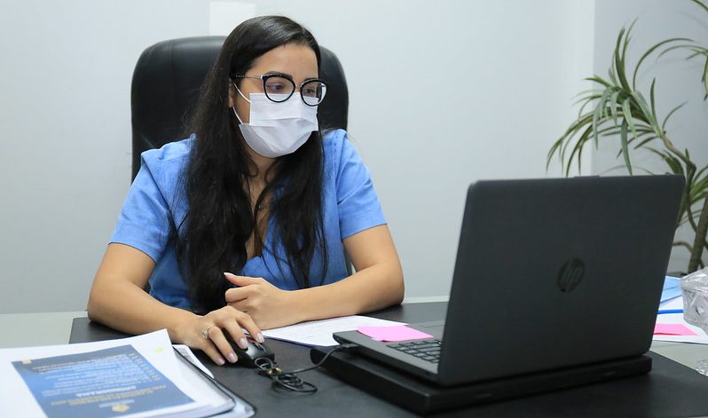 03 Dep. Dra. Mayara convoca governo prefeitura e órgãos de controle para tratar sobre Ômicron e1638554192946