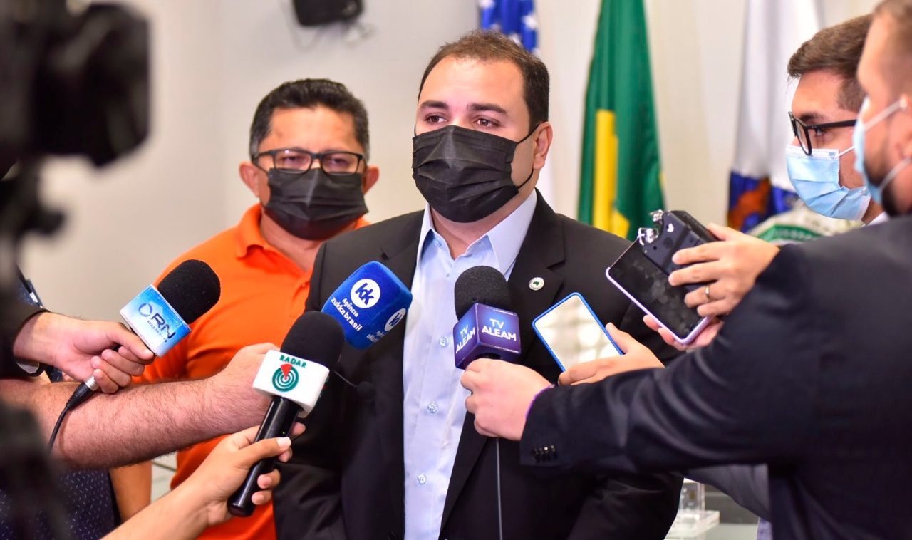 04 Dep. Roberto Cidade Em coletiva sobre o balanço de 2021 Roberto Cidade pede que população tome segunda dose da vacina e1639765660819