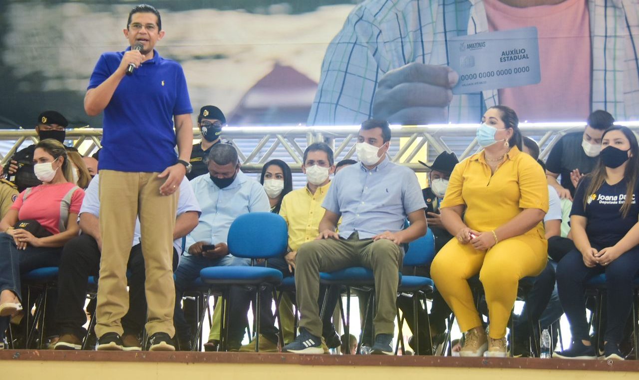 08 Dep. Joao Luiz assina com governador Wilson Lima ordem de servico para recapear ruas e implantar PAC em Presidente Figueiredo e1639075409857