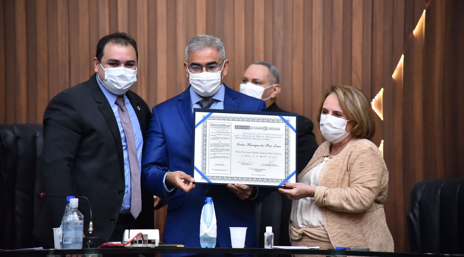 08 Dep. Roberto Cidade preside sessão de entrega de Título de Cidadão Amazonense ao secretário de Infraestrutura ‘as obras andam na sua gestão e1639417716418