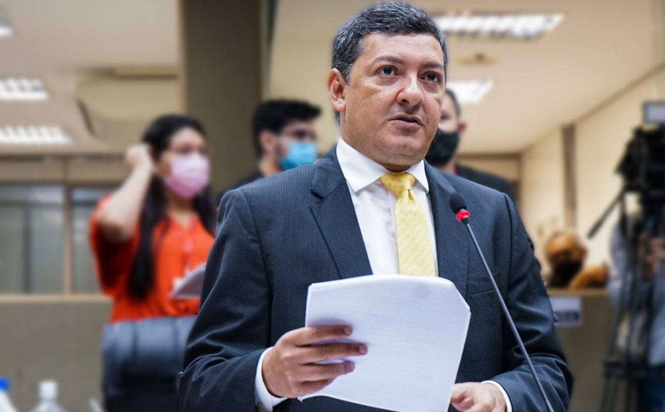 02 Dep. Felipe Souza Tomógrafo comprado com emenda parlamentar para hospital de Humaitá já está em Manaus e1642081502784