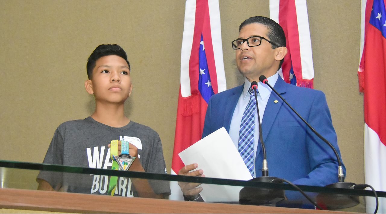 06 Dep. João Luiz Atleta amazonense Jajá do Wakeboard agradece apoio e incentivo de deputado João Luiz e1641573466241