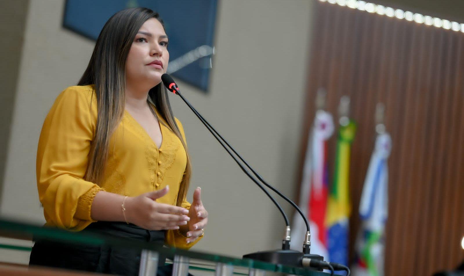 02 Dep. Joana Darc destaca suas acoes como parlamentar no dia do Voto Feminino e1645714021572