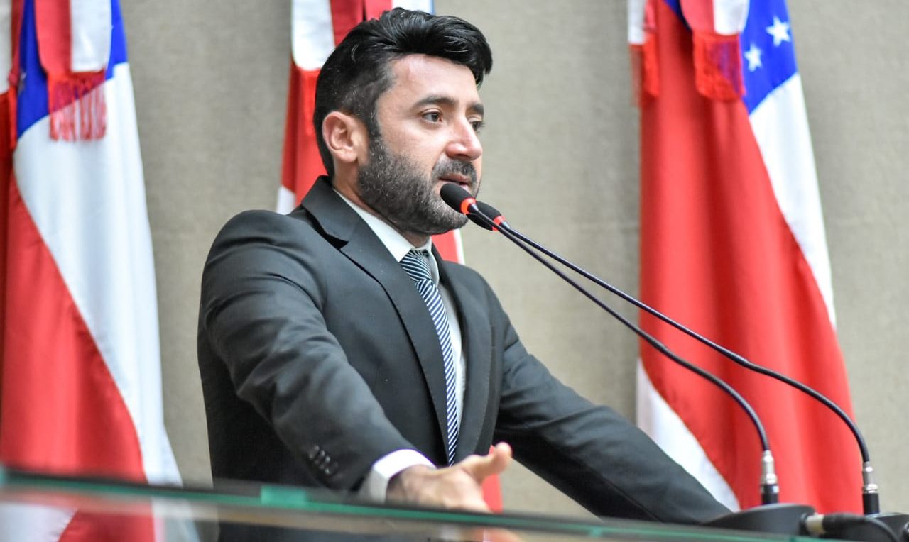 04 Dep. Carlinhos Bessa PL de deputado Carlinhos Bessa veda protesto em cartório de dívidas de água e energia no Amazonas e1644508677872