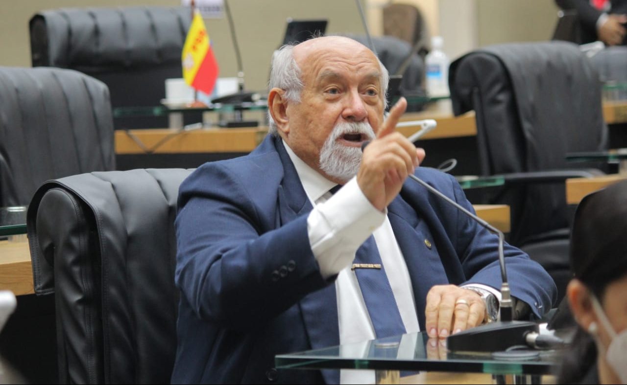 06 Dep. Belarmino Lins destaca reinauguração de escola construída com recursos próprios em Itapiranga e1645028881926