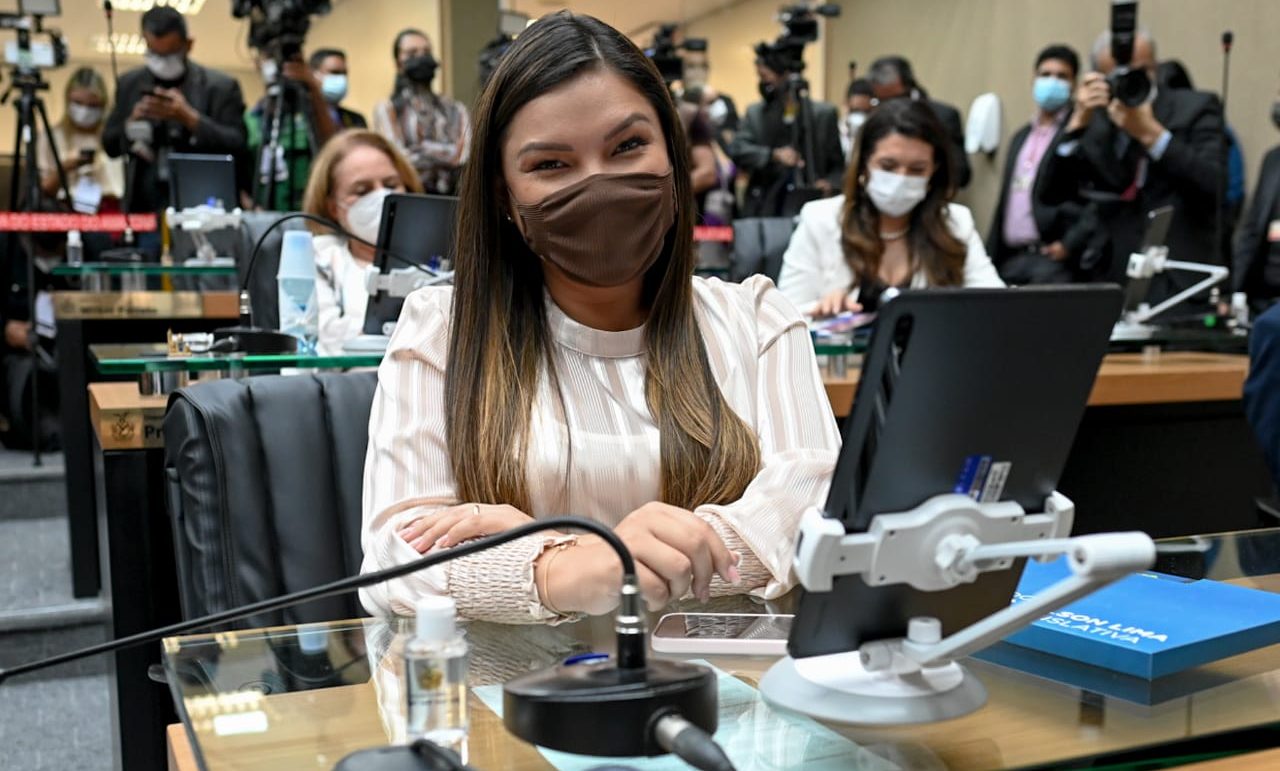 08 Dep. Joana Darc reforça sua luta pelas pessoas e animais e1643741967473