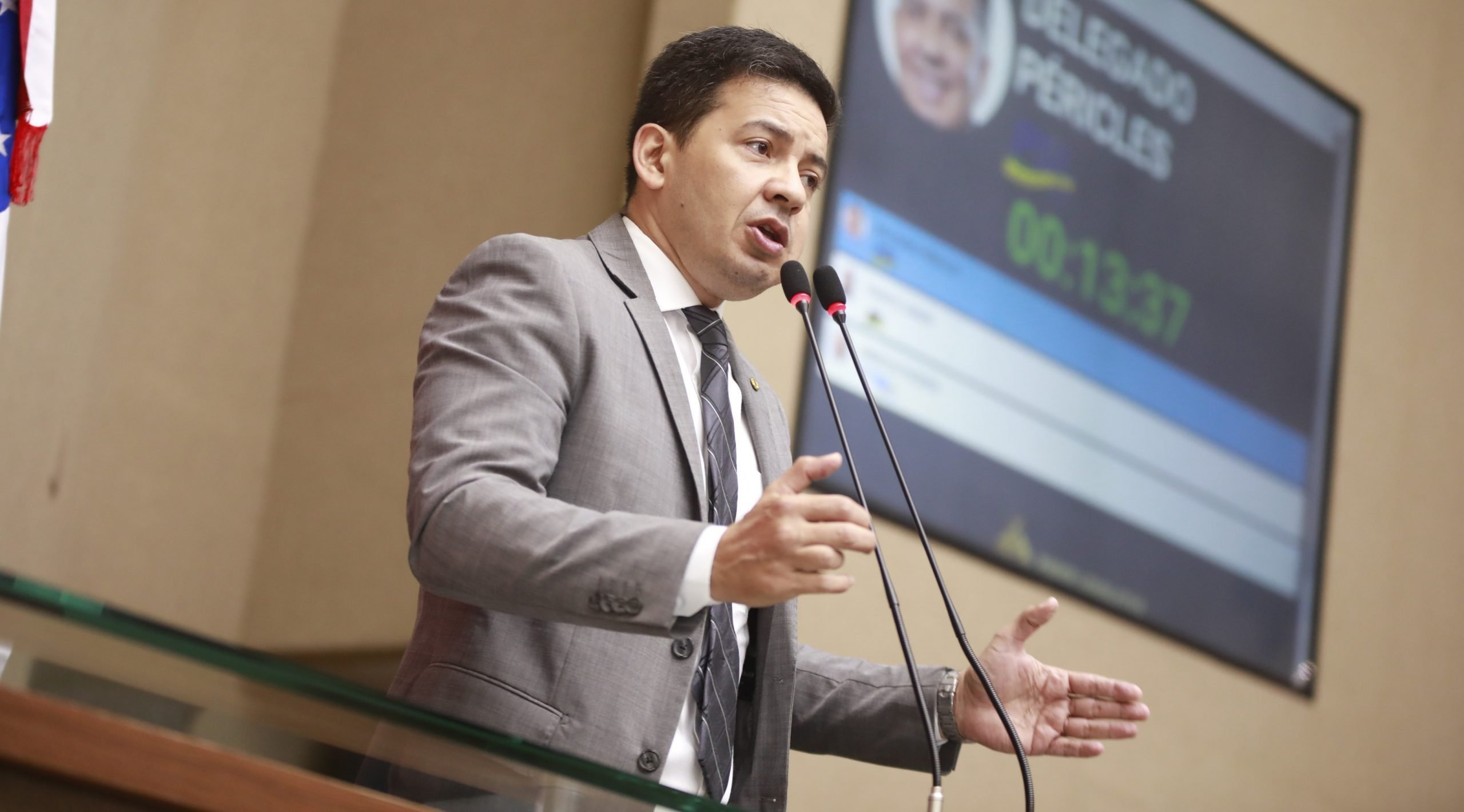 13 Dep. Delegado Péricles protocoliza PL que proíbe passaporte vacinal nas escolas do Amazonas scaled e1643913816886