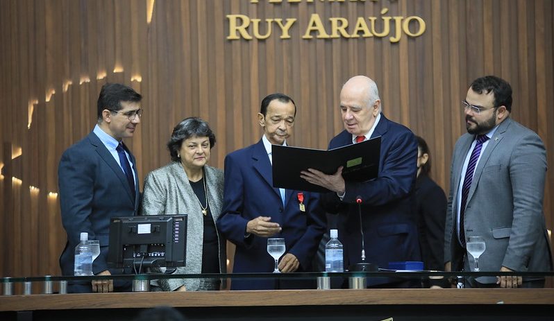 Ex deputado Francisco Marques é homenageado com Medalha Ruy Araújo na Aleam e1656361596915