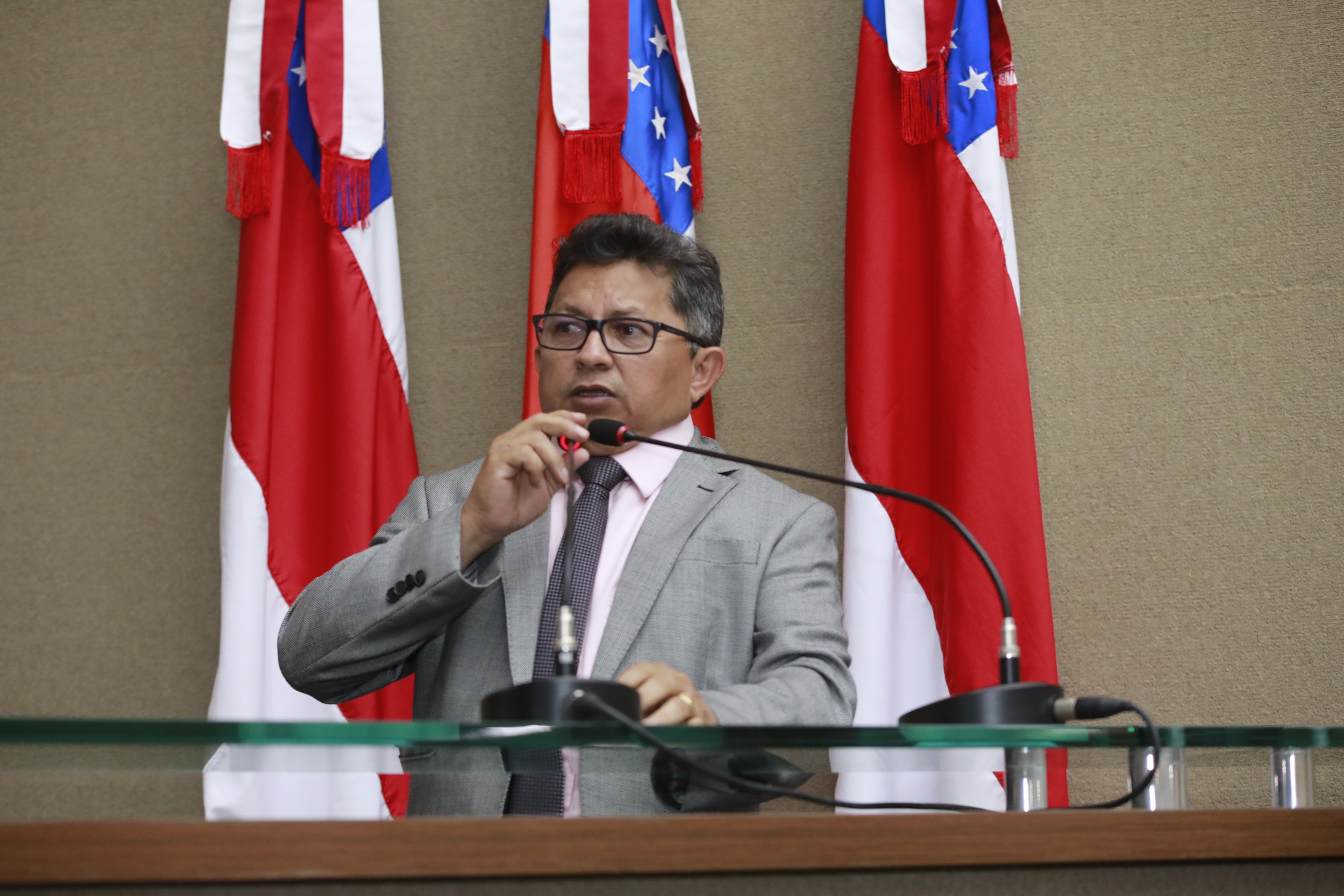 02 Dep. Sinésio Campos se manifesta sobre reação de Roberto Jefferson contra a Polícia Federal para evitar a prisão