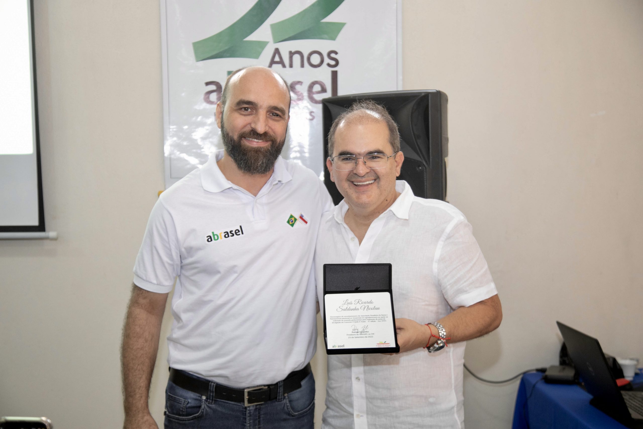 03 Dep. Ricardo Nicolau recebe homenagem da Abrasel e reafirma compromisso com empreendedorismo local scaled