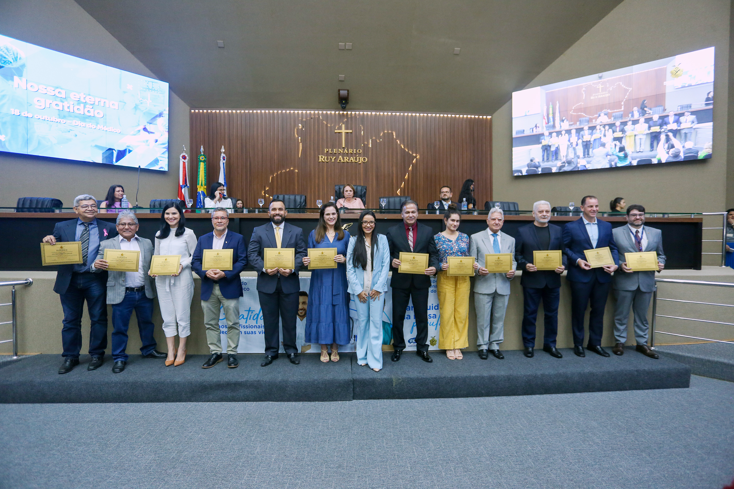 06 Dep. Dra. Mayara realiza Sessão Especial em homenagem aos Médicos