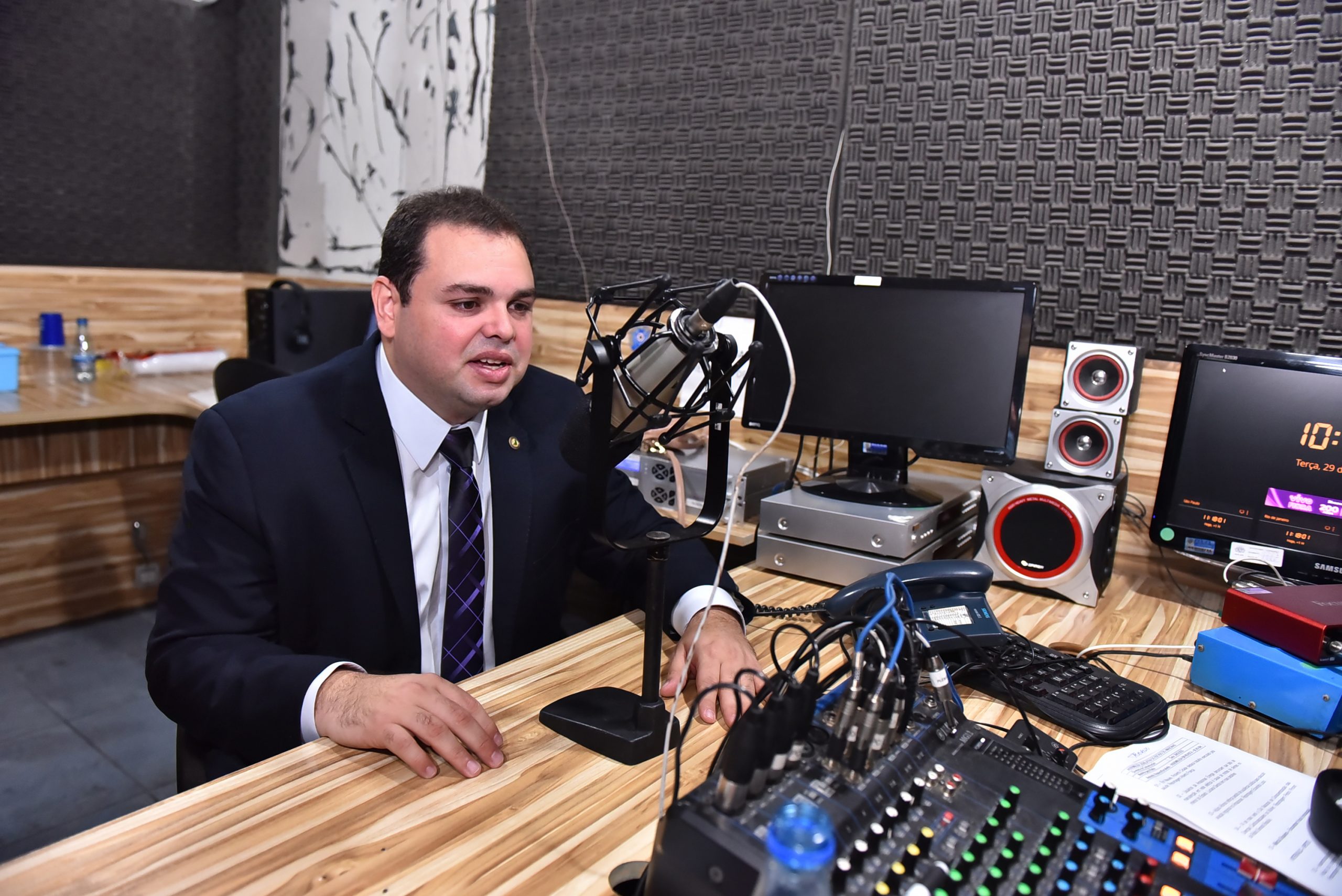 06 Dep. Roberto Cidade Projeto de lei de Roberto Cidade ressalta importância do rádio para a comunicação no Amazonas scaled