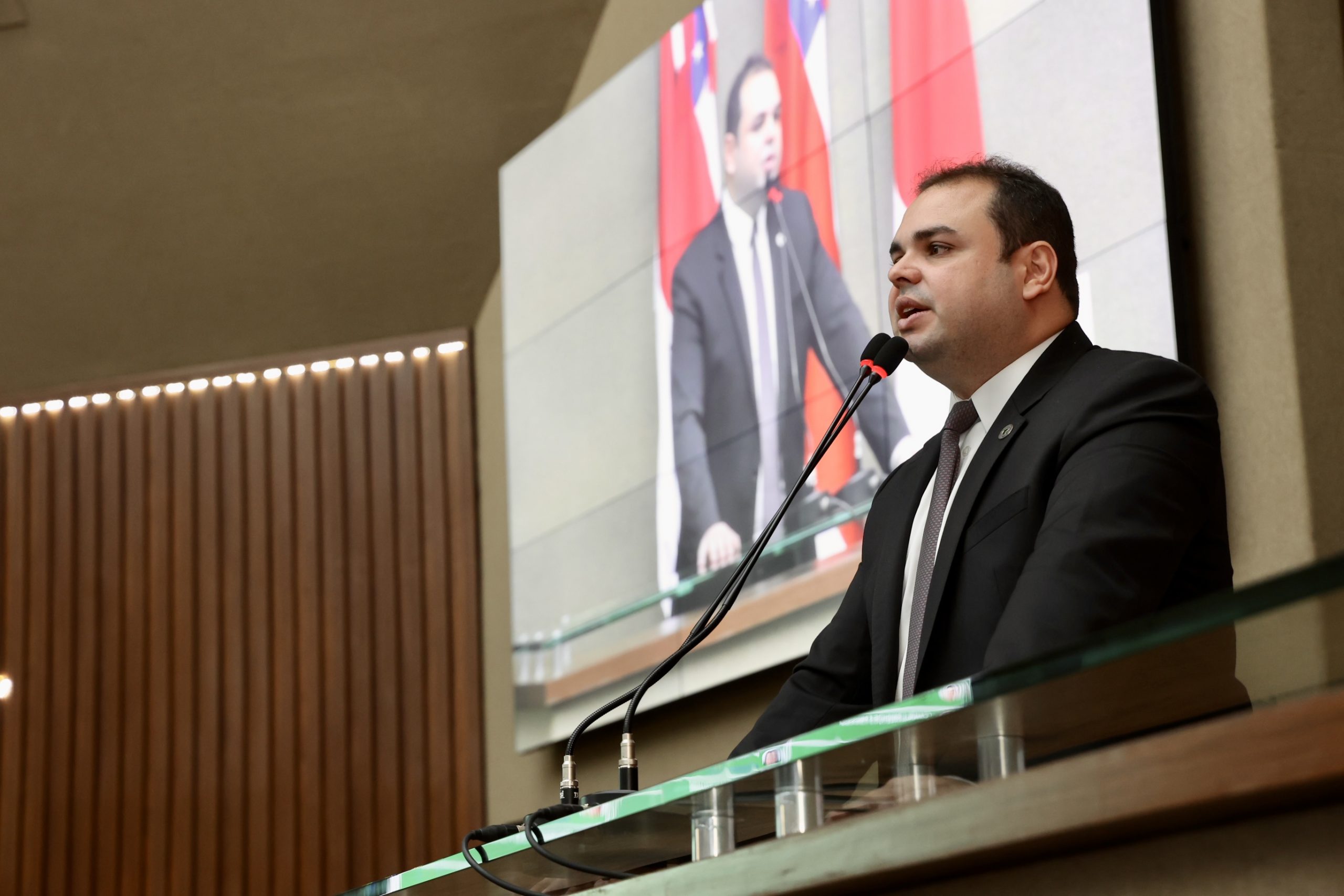 04 Dep. Roberto Cidade Aprovado PL de Roberto Cidade garante exames pela rede pública a aprovados em concursos públicos com carência financeira comprovada scaled