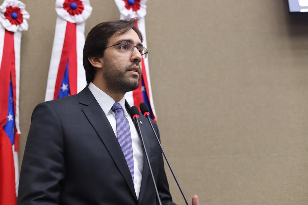 04 Dep. Thiago Abrahim Deputado pede que Governo do Amazonas devolva valores descontados em salários de professores que aderiram à greve
