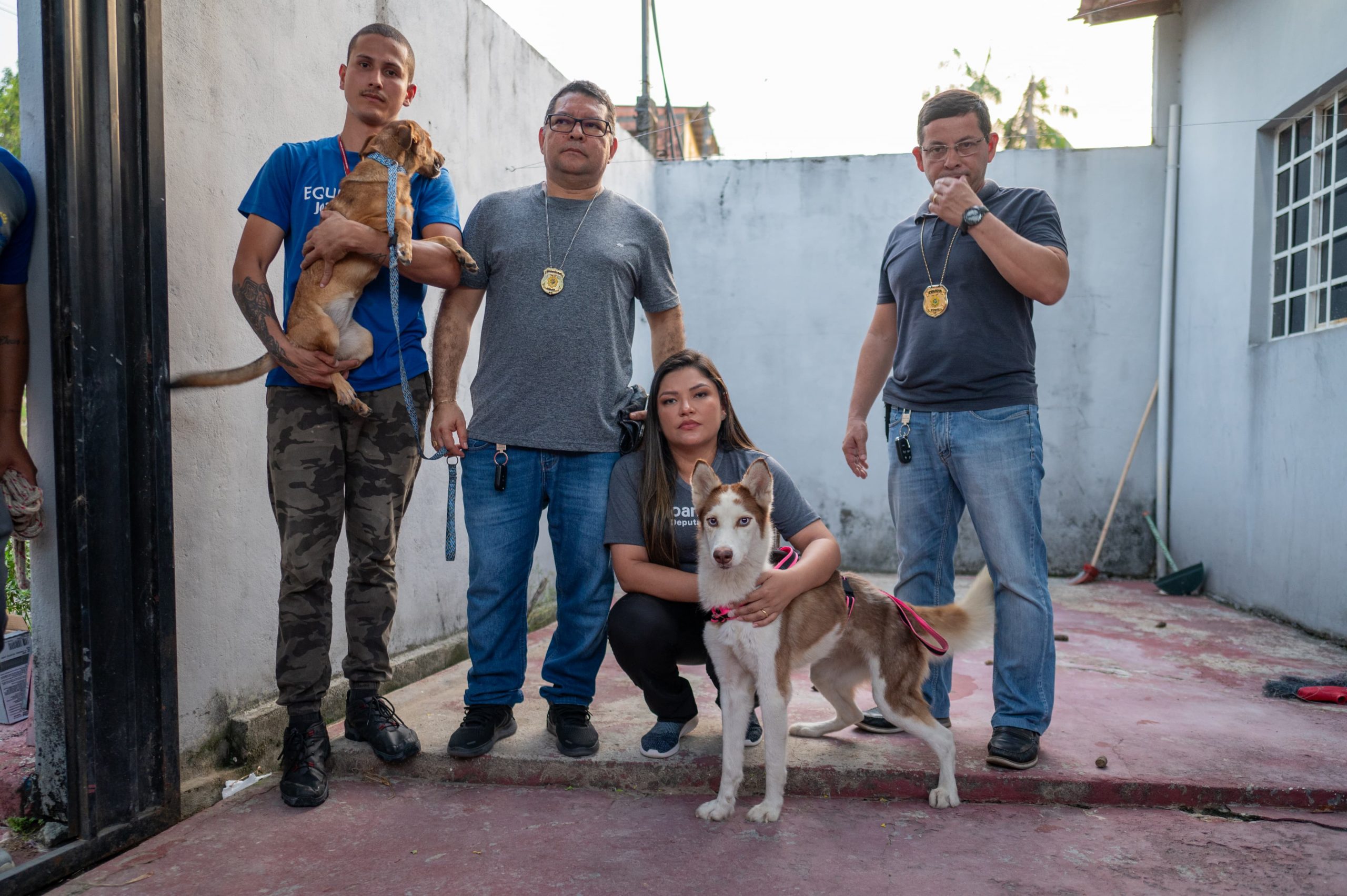 Deputada Joana Darc resgata duas cadelas e faz alerta sobre adoção de animais sem raça definida scaled