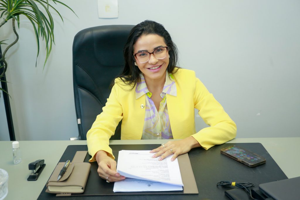 Dra. Mayara propõe redução da jornada de trabalho para portadores de fibromialgia 1 dramayara 1