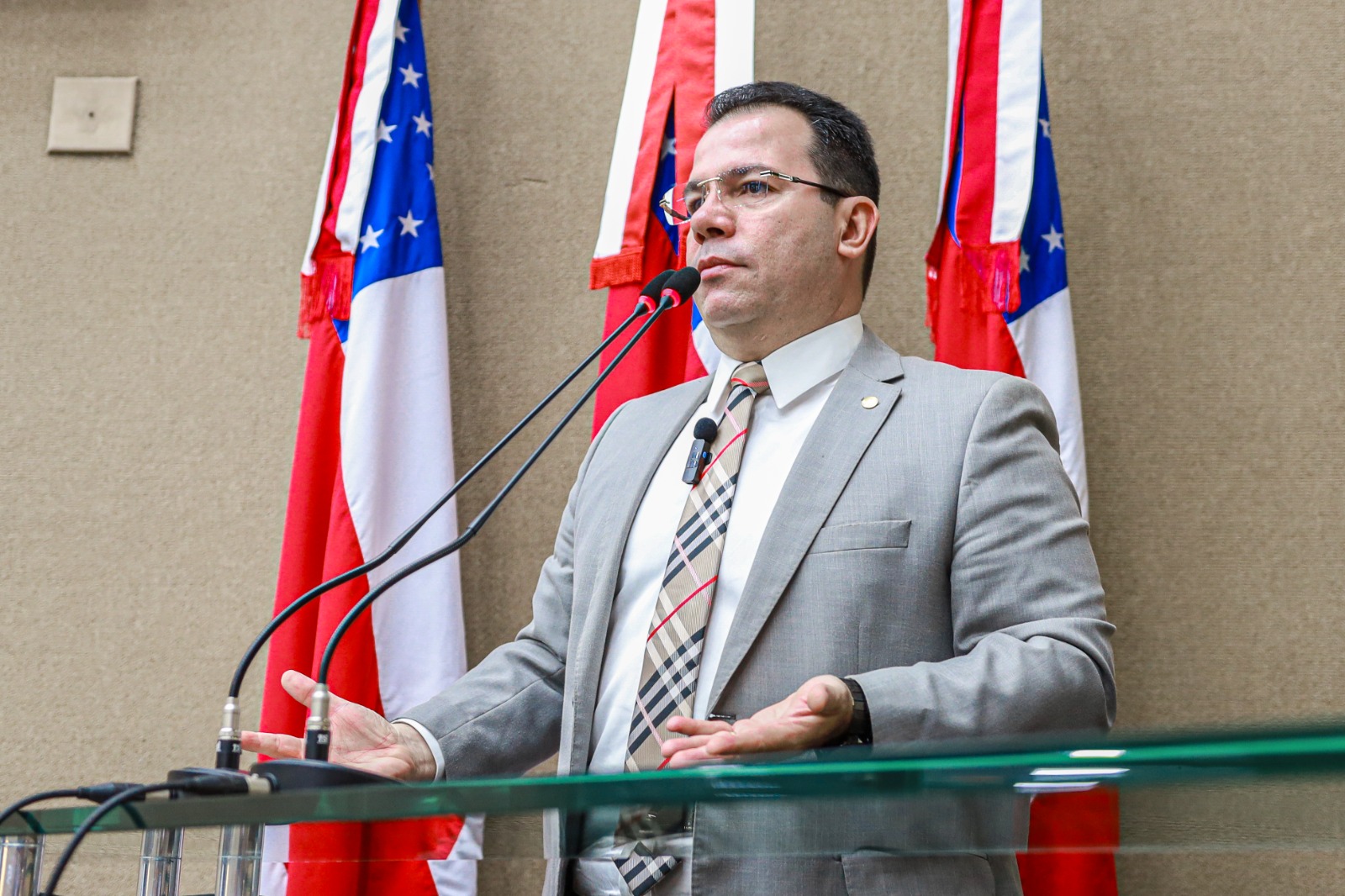 Deputado estadual Wilker Barreto solicita esclarecimentos da secretaria de Educacao do Estado Foto Davide Silva