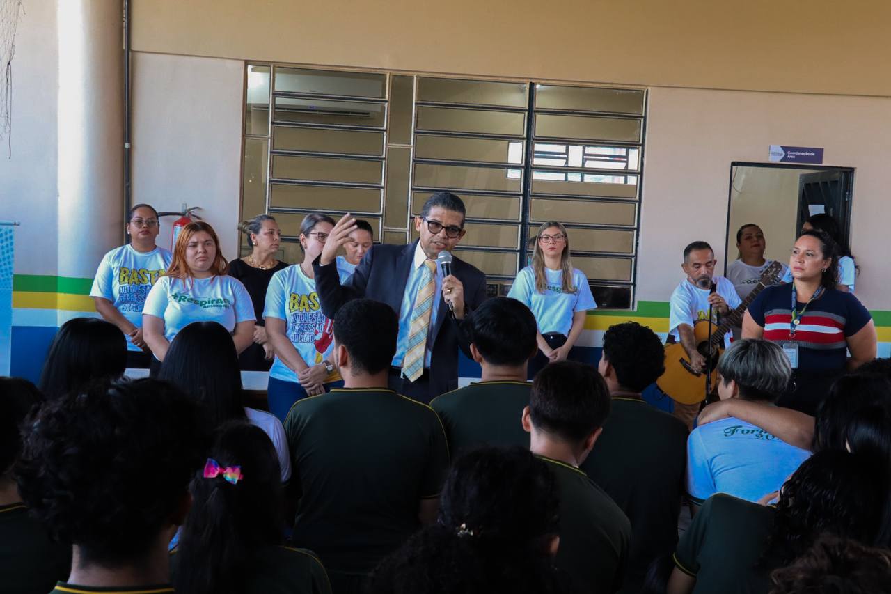 Fenapred presidida pelo deputado Joao Luiz leva acao do ‘Basta – Autolesao Depressao e Suicidio para escola na zona Norte de Manaus