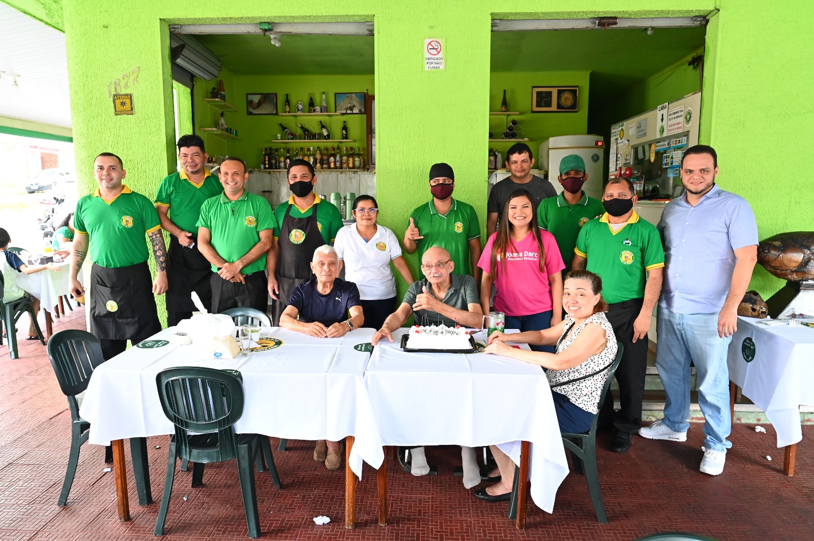 Deputada Joana Darc homenageia restaurante Canto da Peixada que ha 50 anos gera emprego em Manaus e difunde a culinaria amazonense