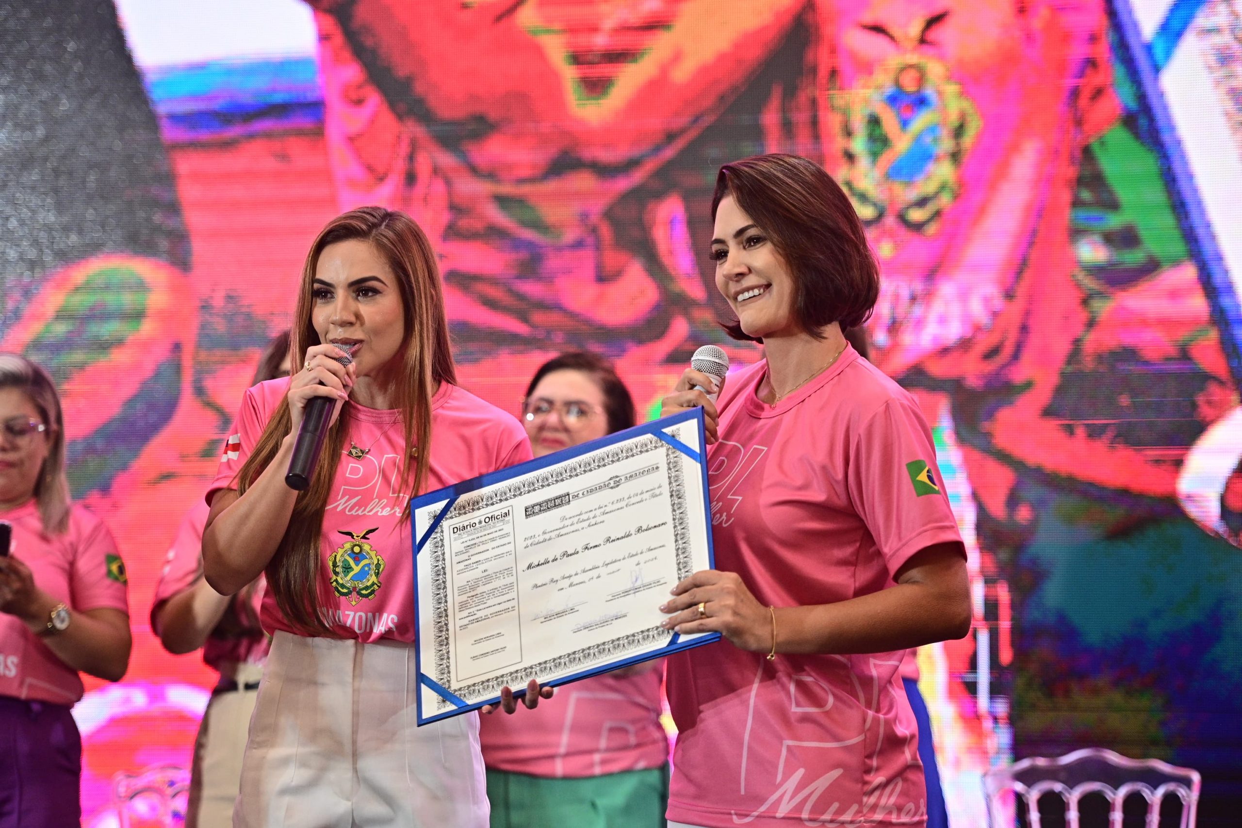 Michelle Bolsonaro recebe titulo de Cidada do Amazonas de Debora Menezes scaled
