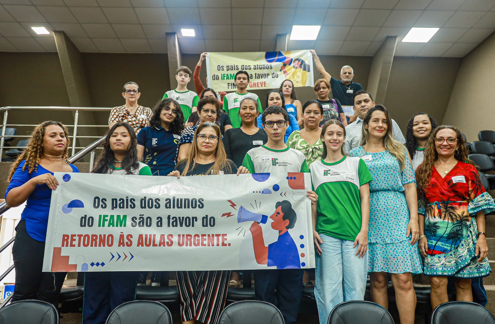 Em Cessao de Tempo Wilker apoia comissao de pais de alunos afetados pela greve do Ifam Foto Daniel Santos