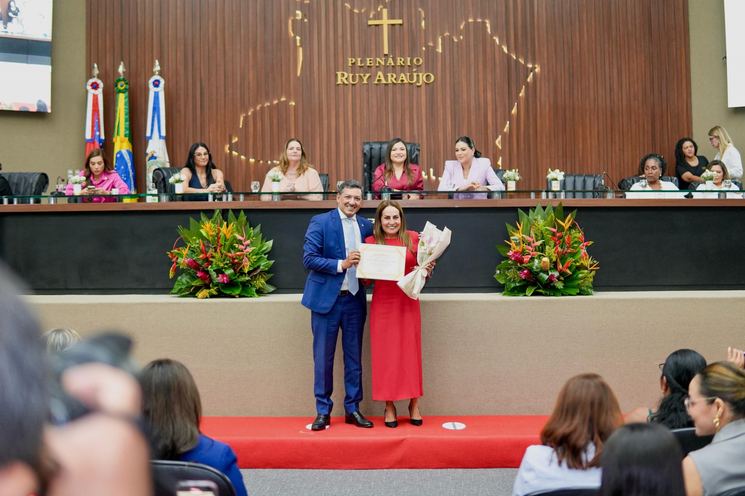 Deputado Felipe Souza destaca a importancia da mulher na politica e homenageia ex vereadora de Manaus Foto Wilkinson Cardoso scaled