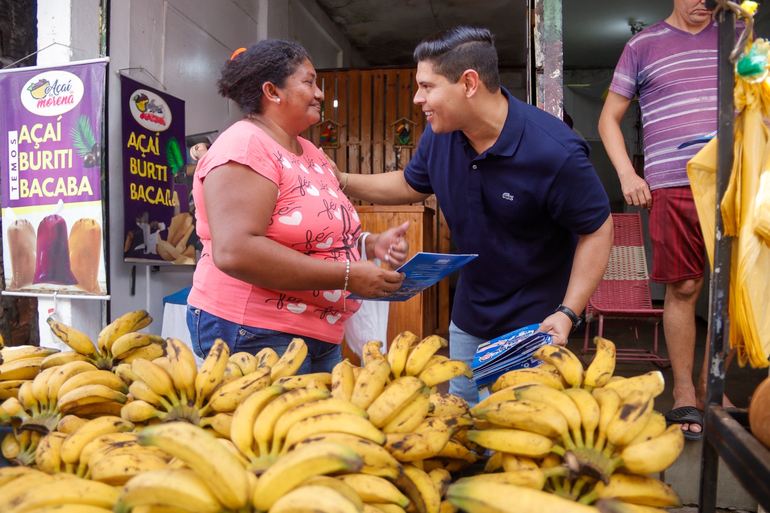 Deputado Mario Cesar Filho realiza caminhada de prestacao de contas no bairro Compensa Foto Leandro Cardoso