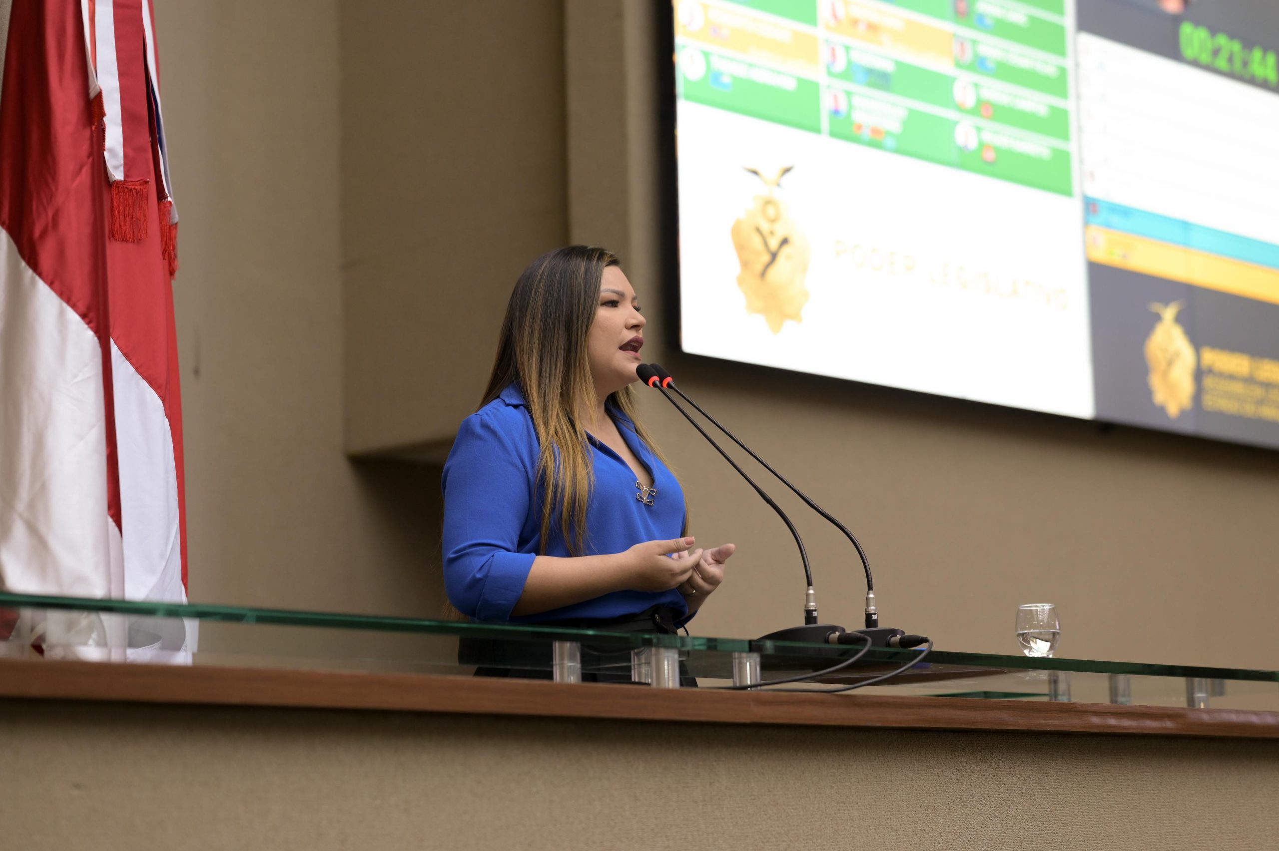 Projeto de Lei de Joana Darc planeja reforcar a conscientizacao sobre a importancia do peixe boi da Amazonia scaled