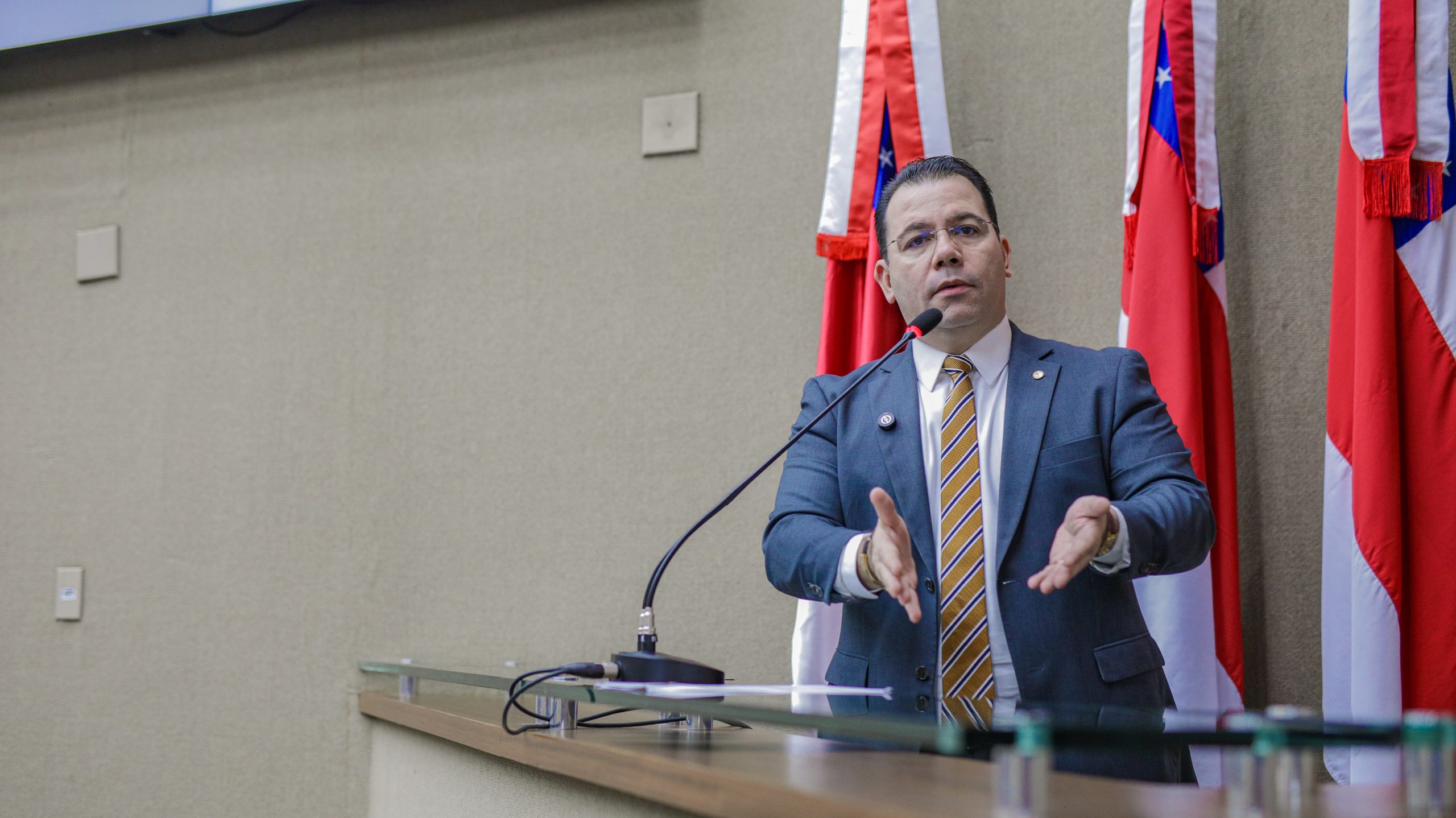 Wilker Barreto denuncia caos na saude de Labrea e cobra esclarecimentos sobre gestao da OSS Positiva scaled