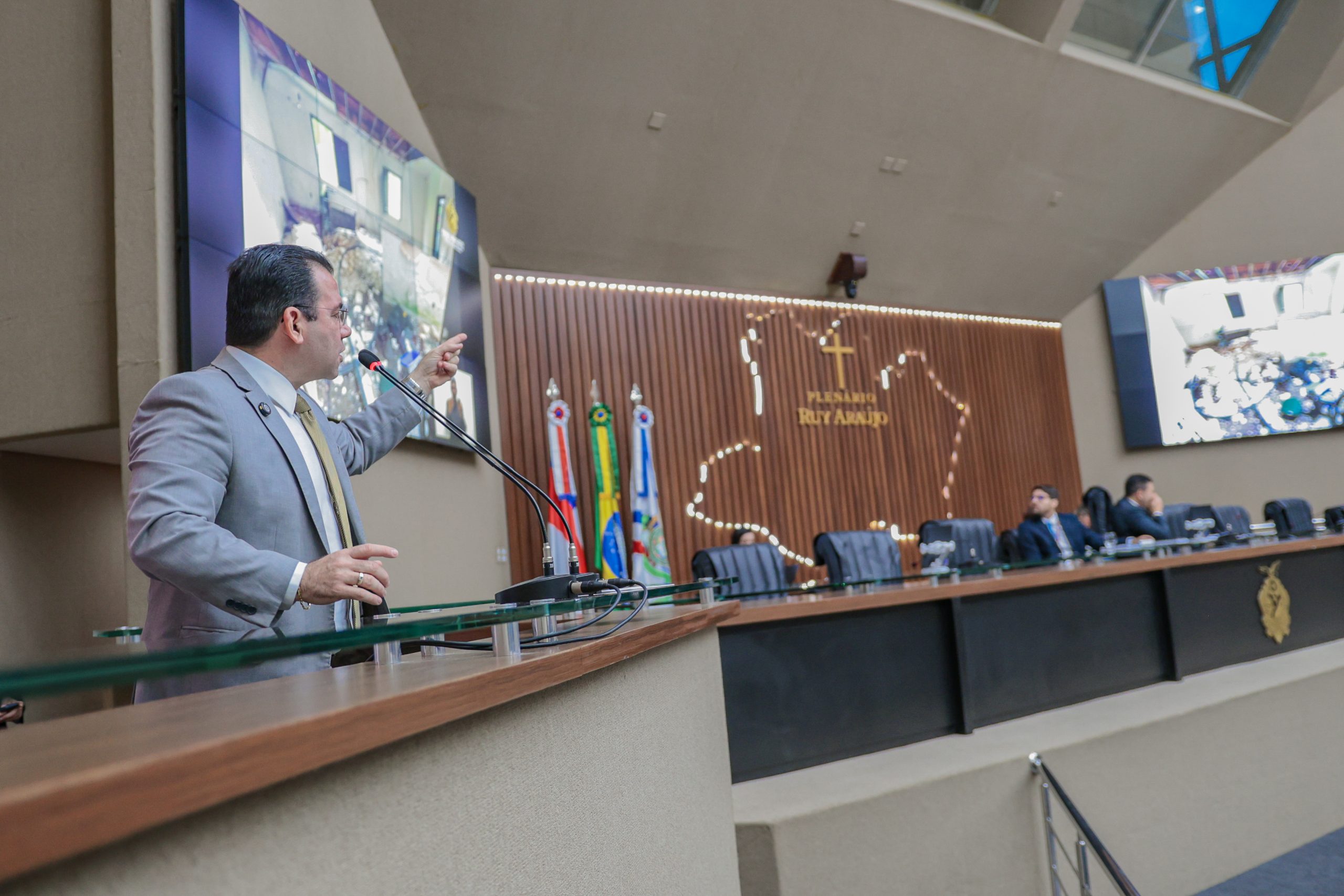 Com servicos e estrutura em colapso Centro de Reabilitacao Ismael Aziz e tema de denuncia feita por Wilker Barreto na Aleam scaled