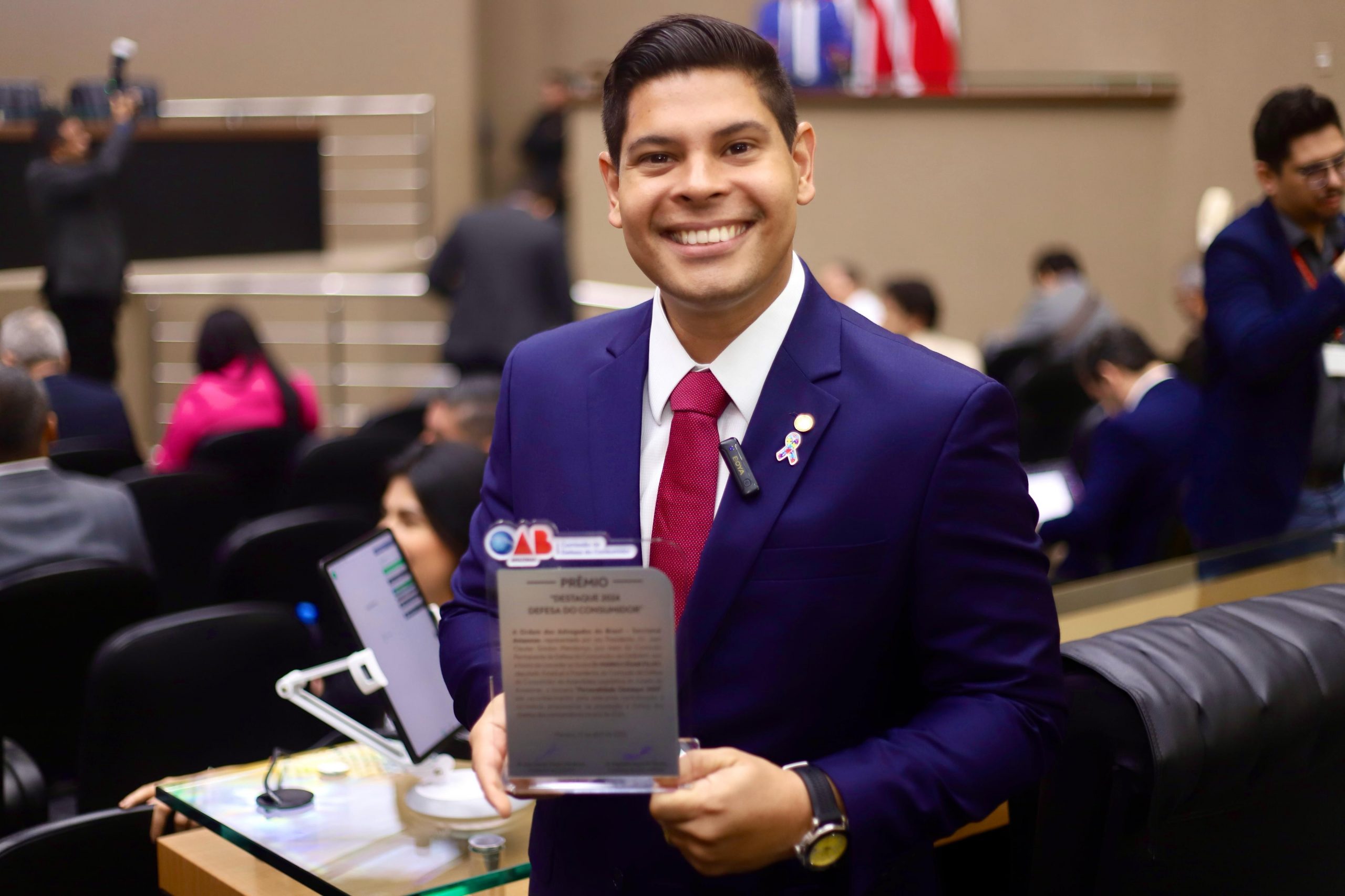 Deputado Mario Cesar Filho e homenageado pela OABAM como ‘Personalidade Destaque na defesa do consumidor Foto Leandro Cardoso scaled