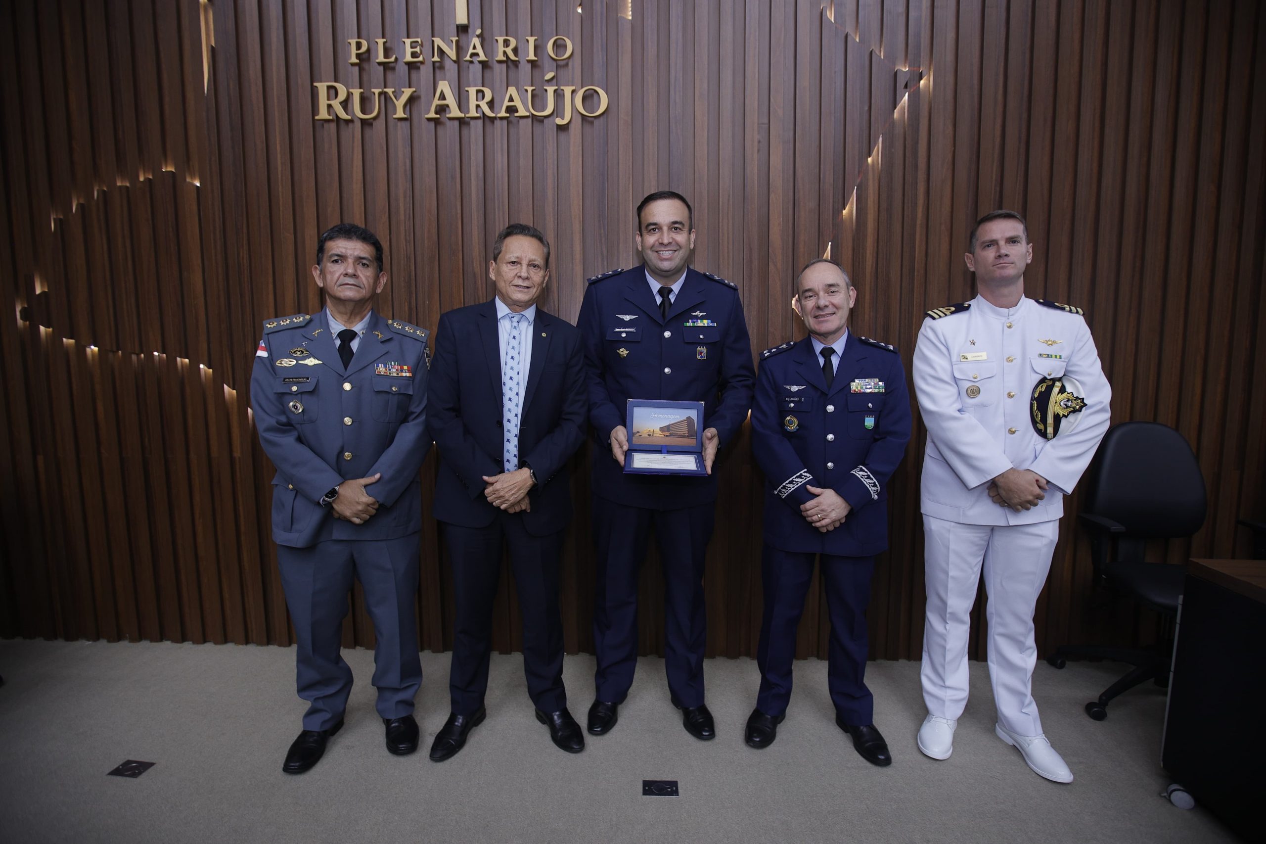 Em Sessao Especial na Aleam Adjuto Afonso homenageia os 55 anos de atuacao do Esquadrao Arara da FAB Foto Ney Xavier scaled