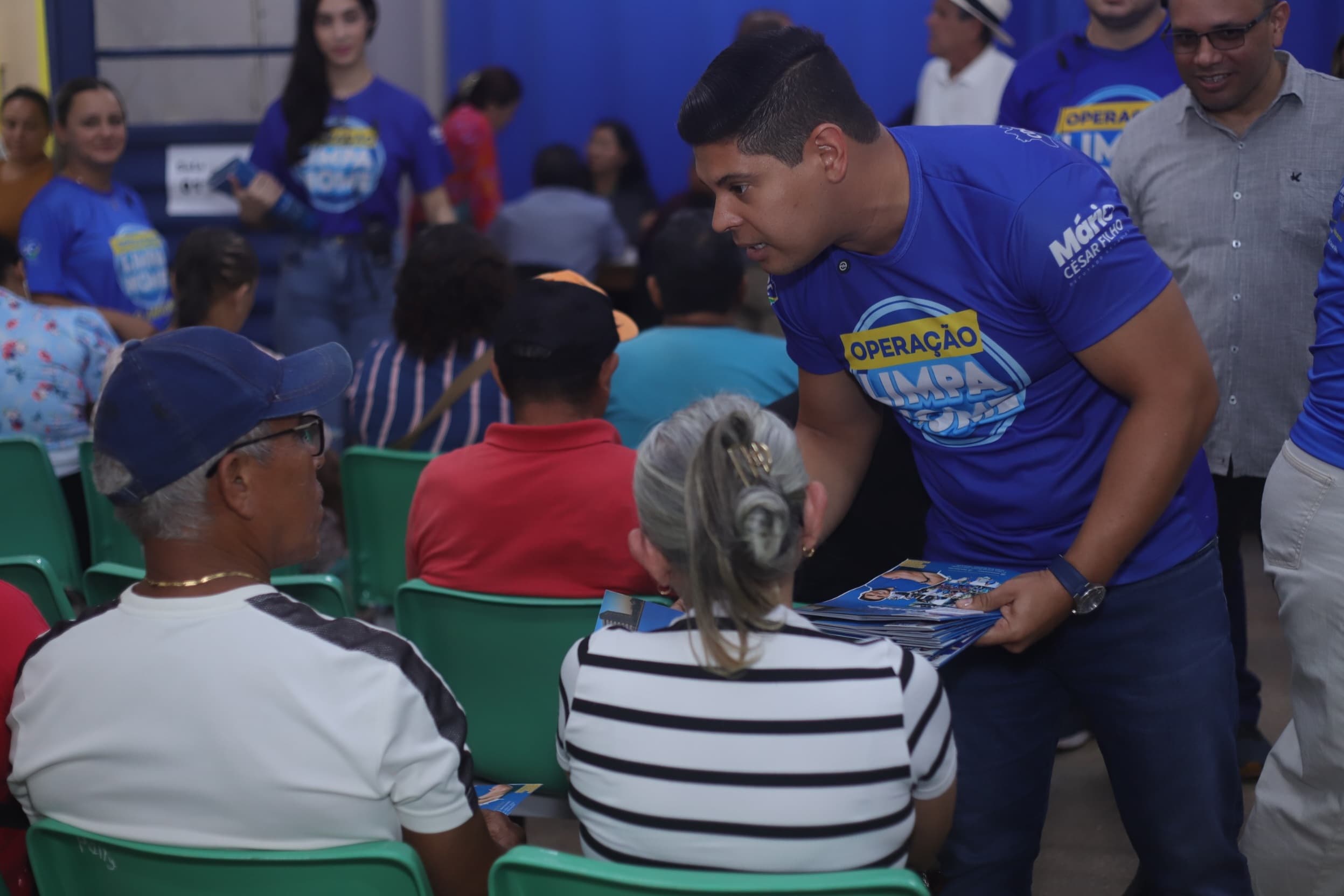 Mario Cesar Filho leva Operacao Limpa Nome a Figueiredo e ajuda populacao a negociar dividas de energia Foto Leandro Cardoso