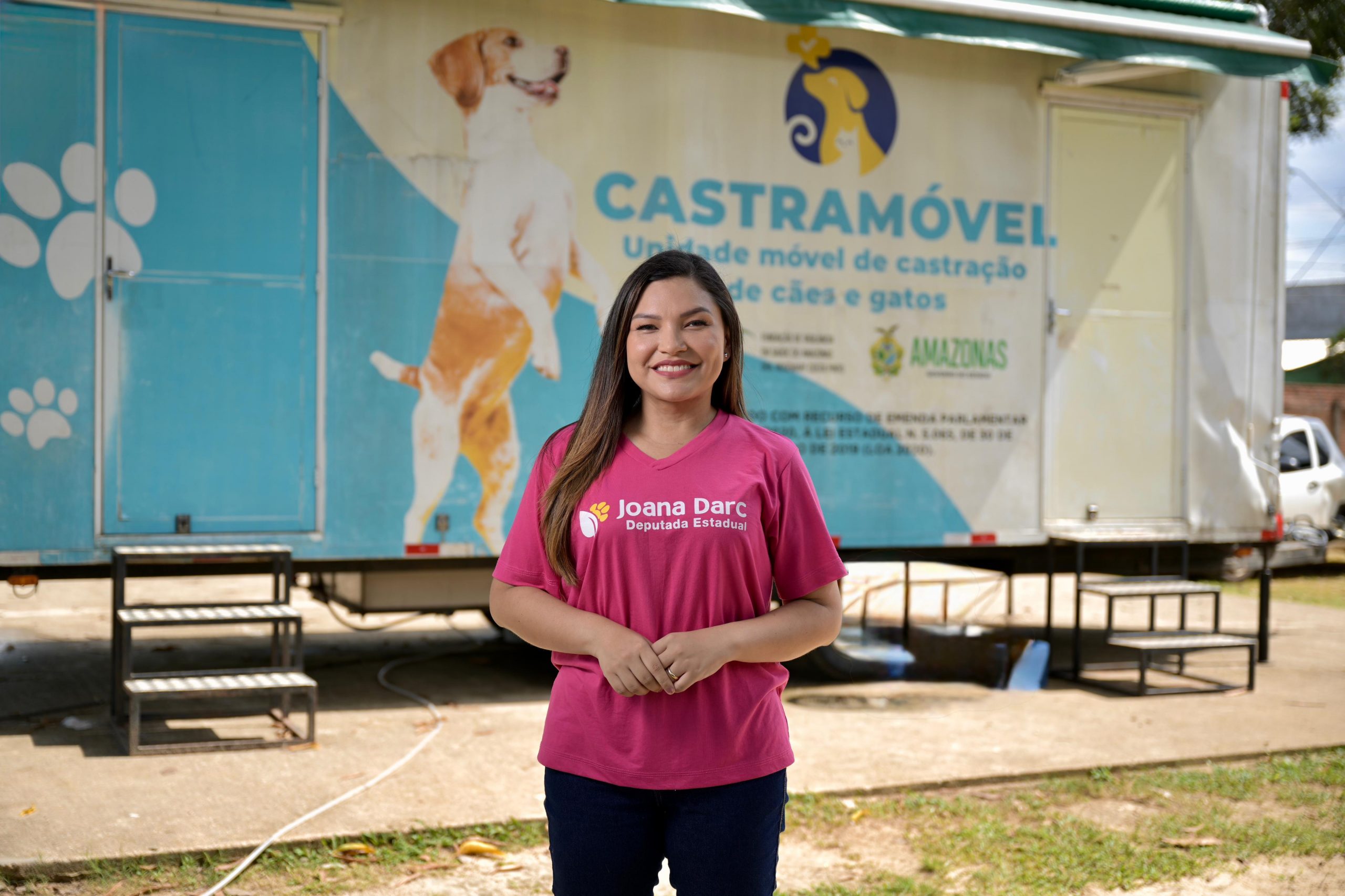 Castramovel em Novo Airao deputada Joana Darc anuncia agendamento presencial no Anfiteatro da Praca Municipal scaled