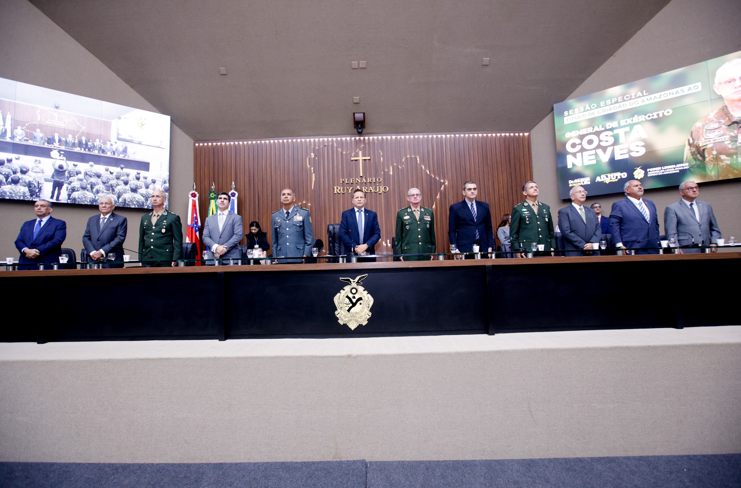 Adjuto Afonso homenageia general Costa Neves com o Titulo de Cidadao do Amazonas Foto Ney Xavier