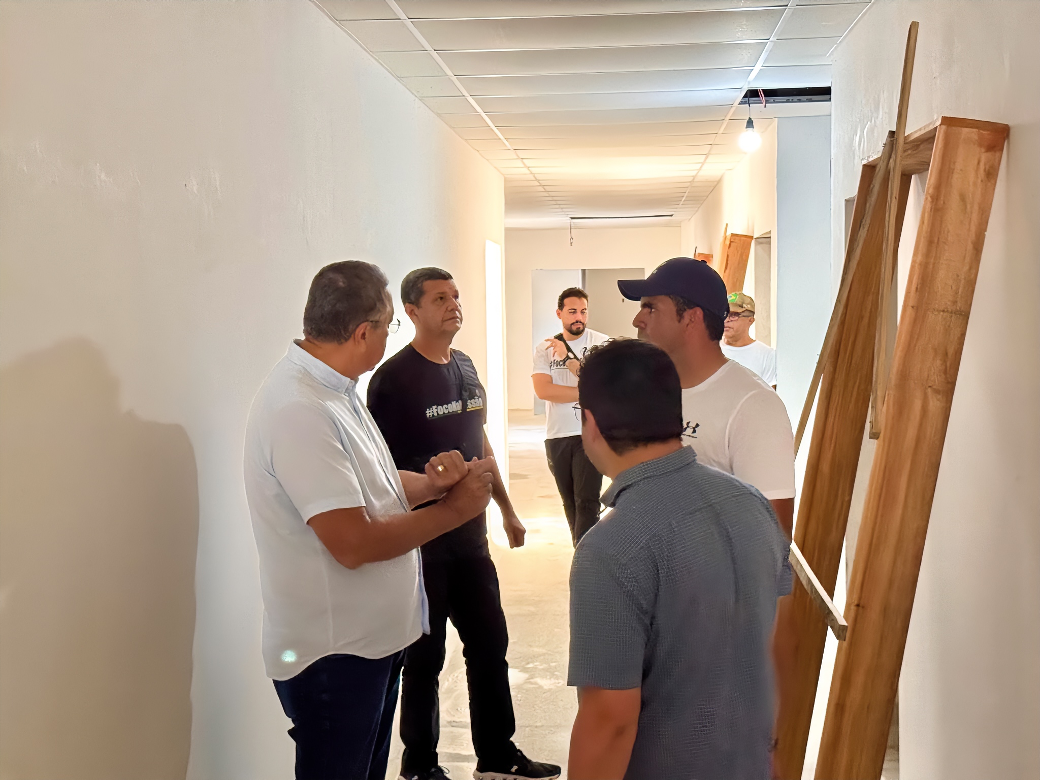 Comandante Dan visita obras do hospital de Careiro da Varzea que conta com emenda parlamentar de sua autoria