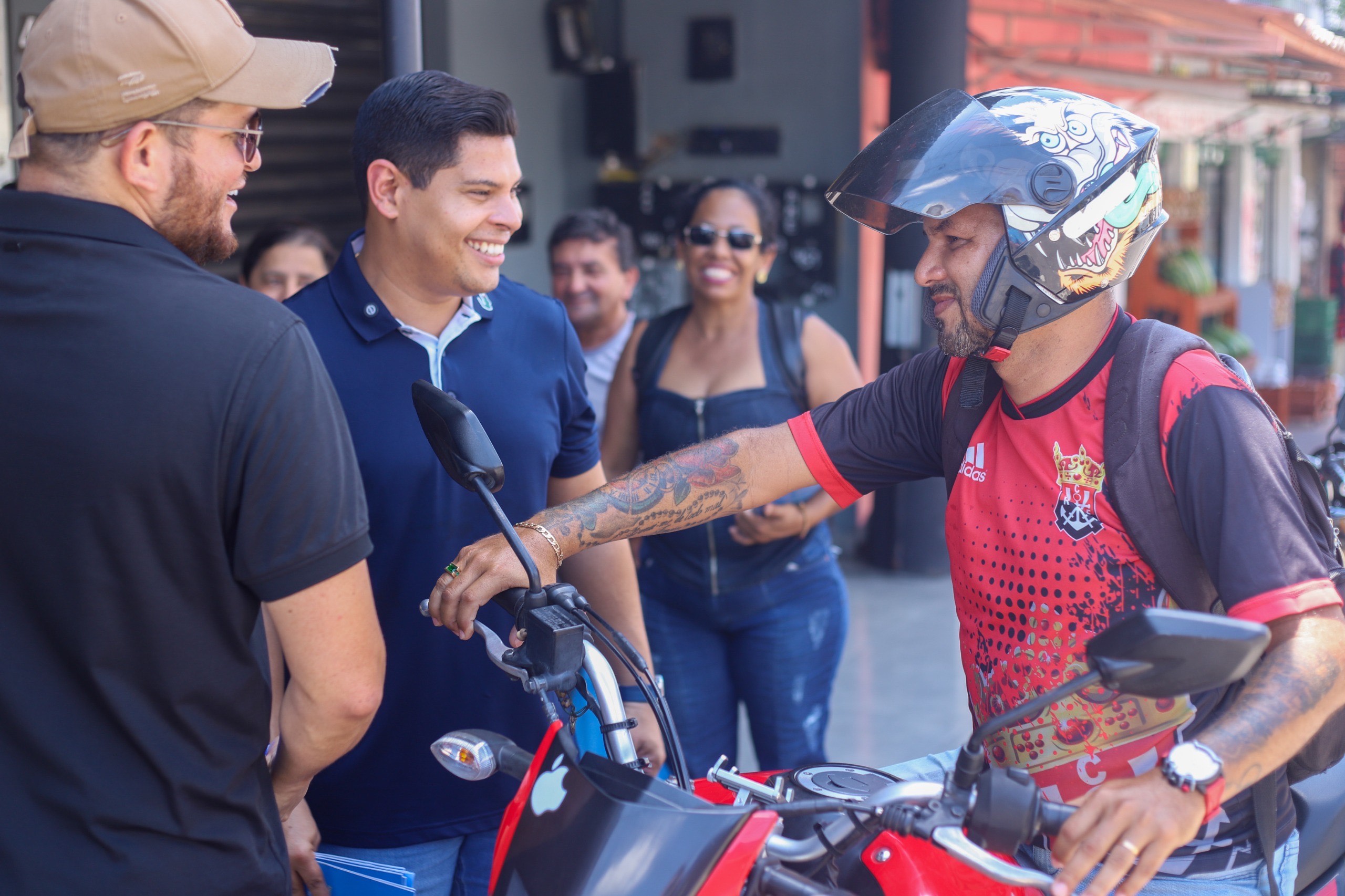 Deputado Mario Cesar Filho realiza caminhada de prestacao de contas no Coroado zona Leste de Manaus Foto Leandro Cardoso