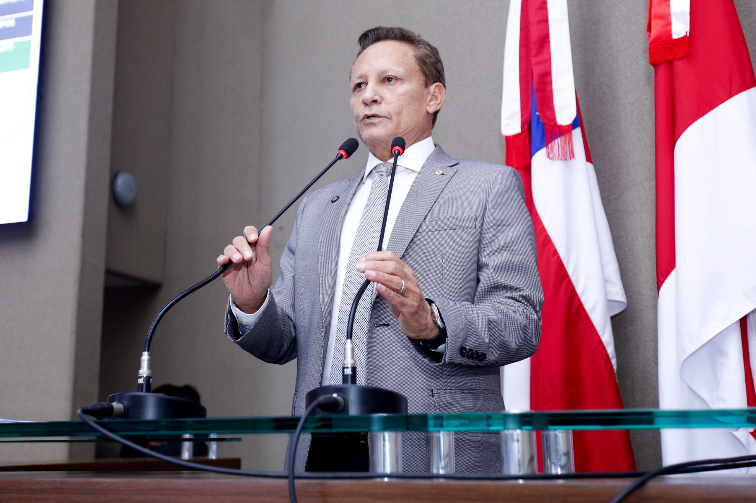 No plenario da Aleam deputado Adjuto Afonso apresenta iniciativas que beneficiam MEIs e micro e pequenas empresas Foto Ney Xavier