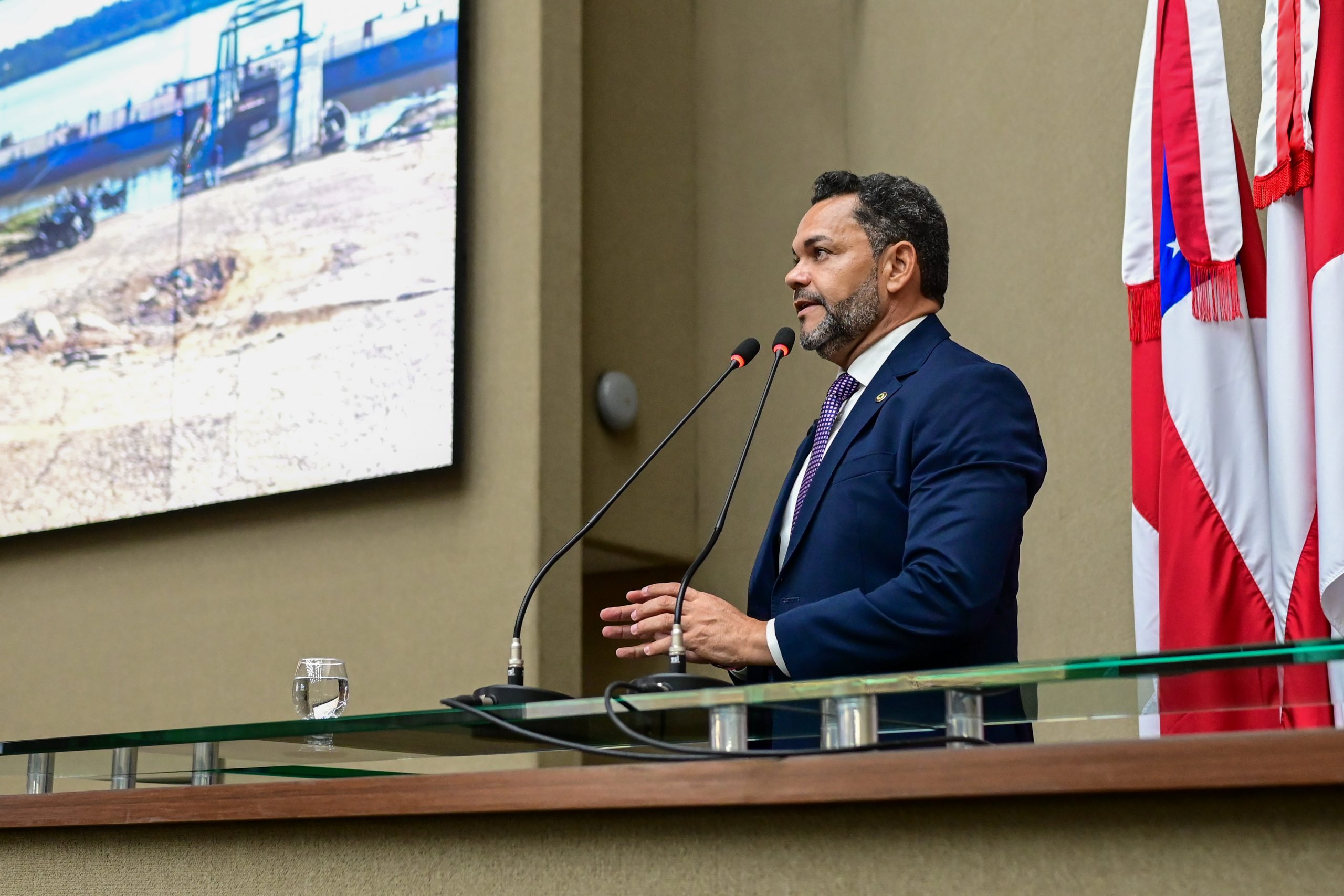 Rozenha cobra DNIT por rampa do porto de Benjamin Constant e pavimentacao do entorno do local Foto Beatriz Pereira scaled