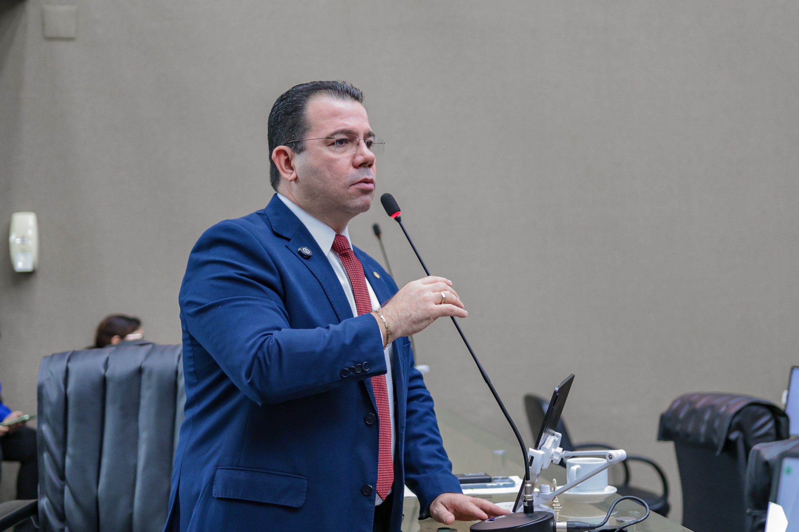 Wilker Barreto questiona legalidade da apresentacao do relatorio quadrimestral da Saude do Amazonas scaled