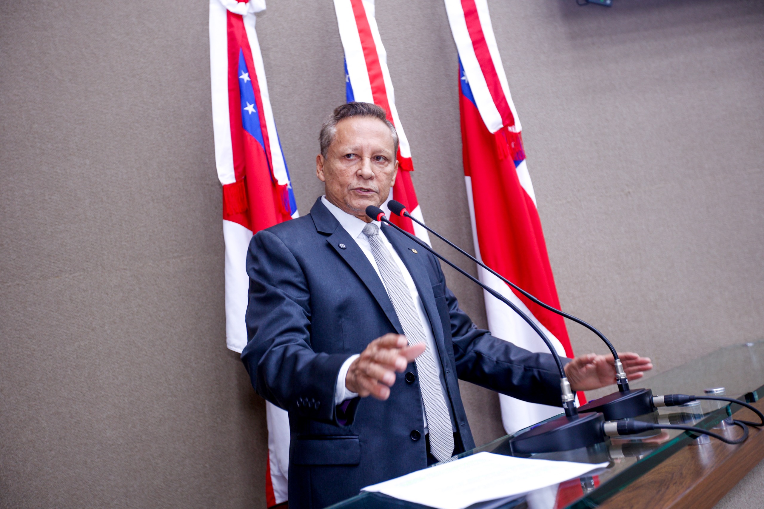 Adjuto Afonso garante iluminacao especial na ponte Jornalista Phelippe Daou em homenagem ao Dia do Administrador Foto Ney Xavier