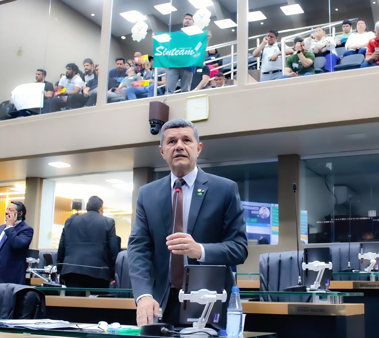 Comandante Dan defende a data base de servidores publicos